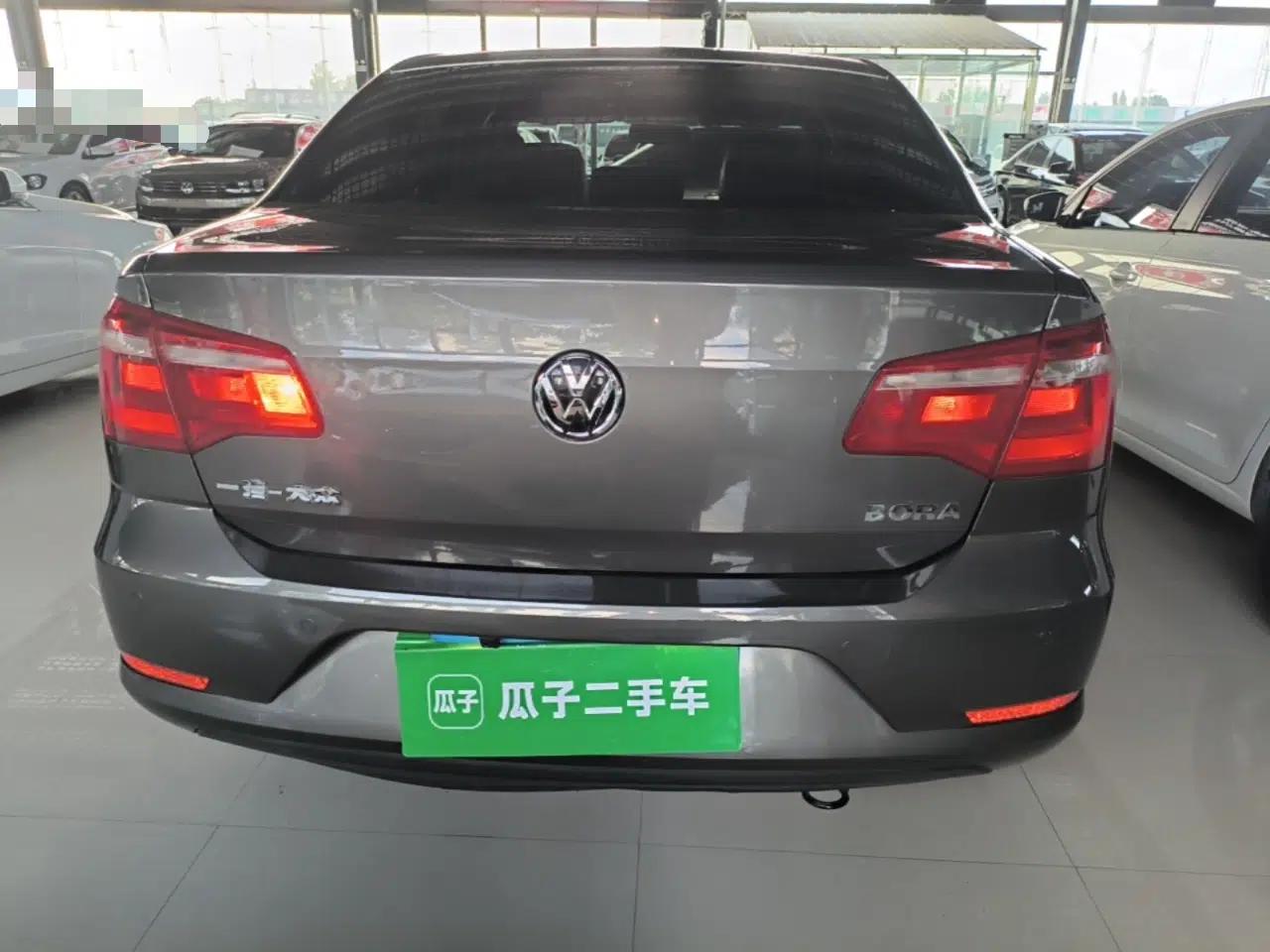 Volkswagen Bora 2014 1.6L Manual Comfort Model — миниатюра 5