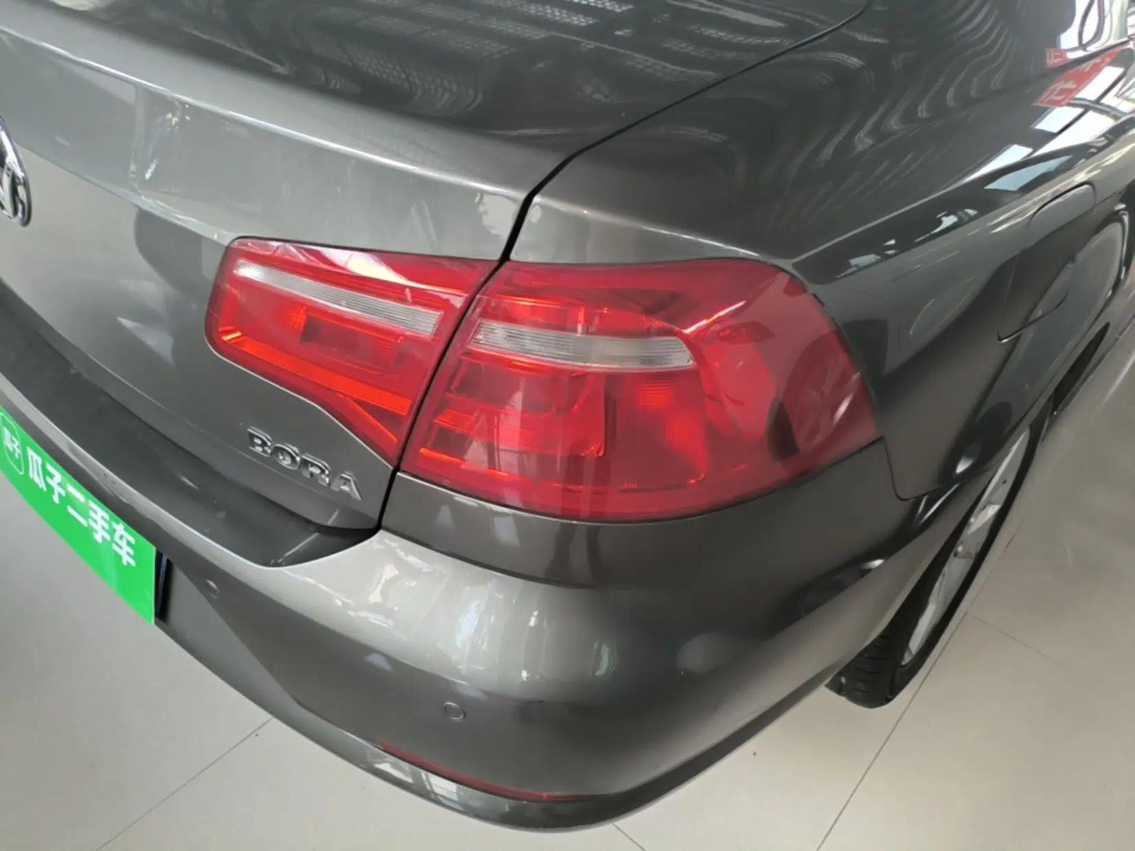 Volkswagen Bora 2014 1.6L Manual Comfort Model — миниатюра 9