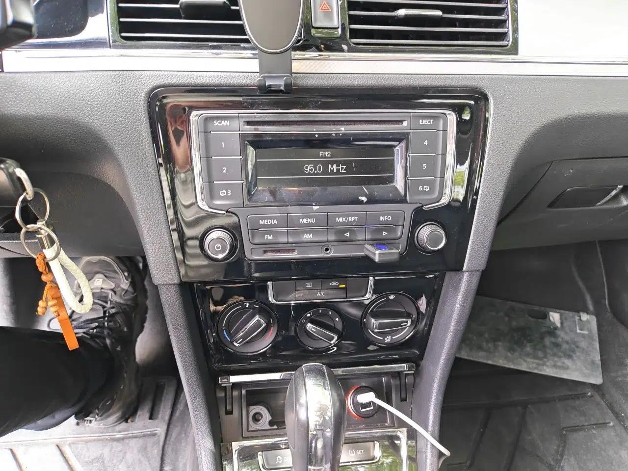 Volkswagen Bora 2014 1.6L Automatic Comfort Model — миниатюра 13