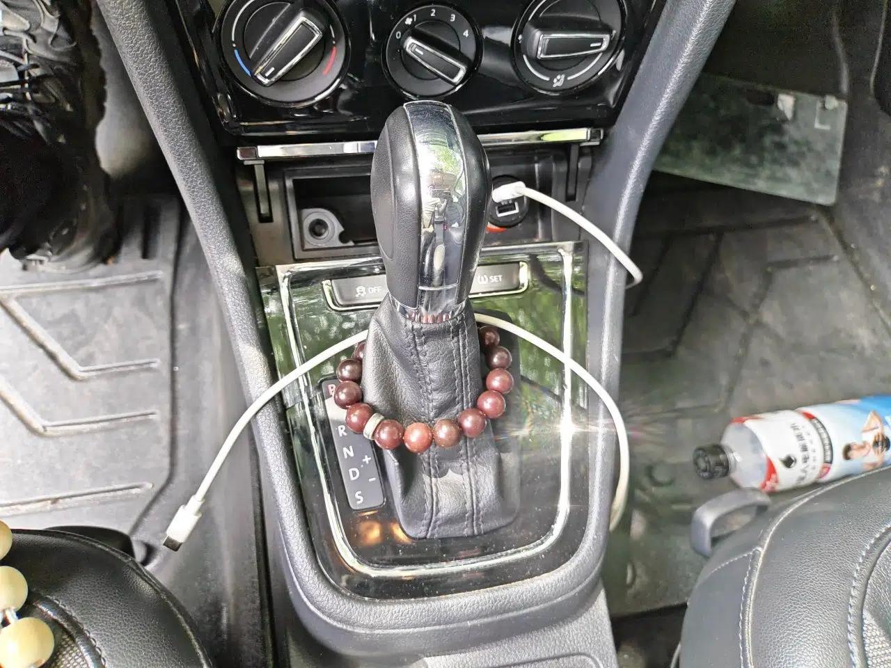 Volkswagen Bora 2014 1.6L Automatic Comfort Model — миниатюра 14