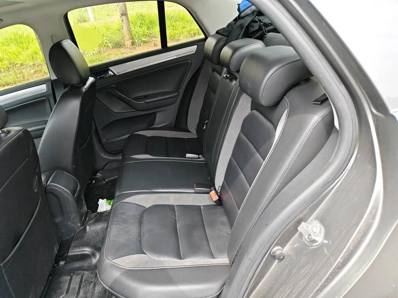Volkswagen Bora 2014 1.6L Automatic Comfort Model — миниатюра 17