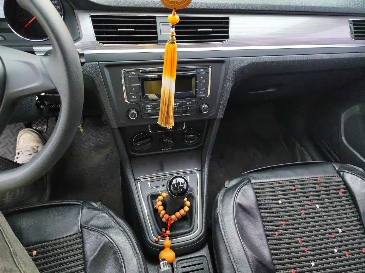 Volkswagen Bora 2018 1.5L Manual Fashion Model — миниатюра 13