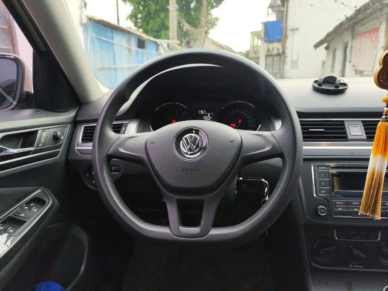 Volkswagen Bora 2018 1.5L Manual Fashion Model — миниатюра 10