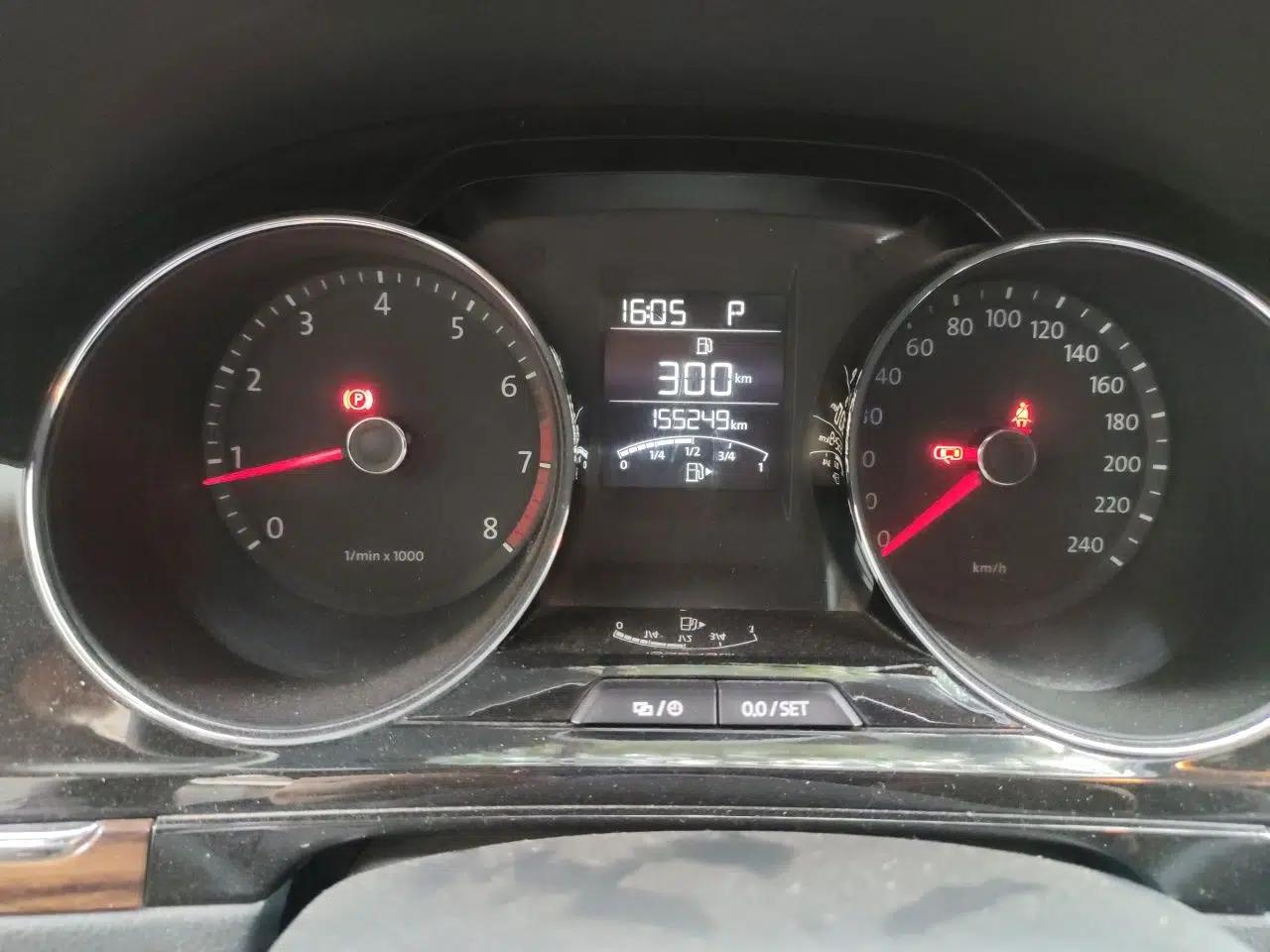 Volkswagen Bora 2013 1.6L Automatic Luxury Model — миниатюра 12