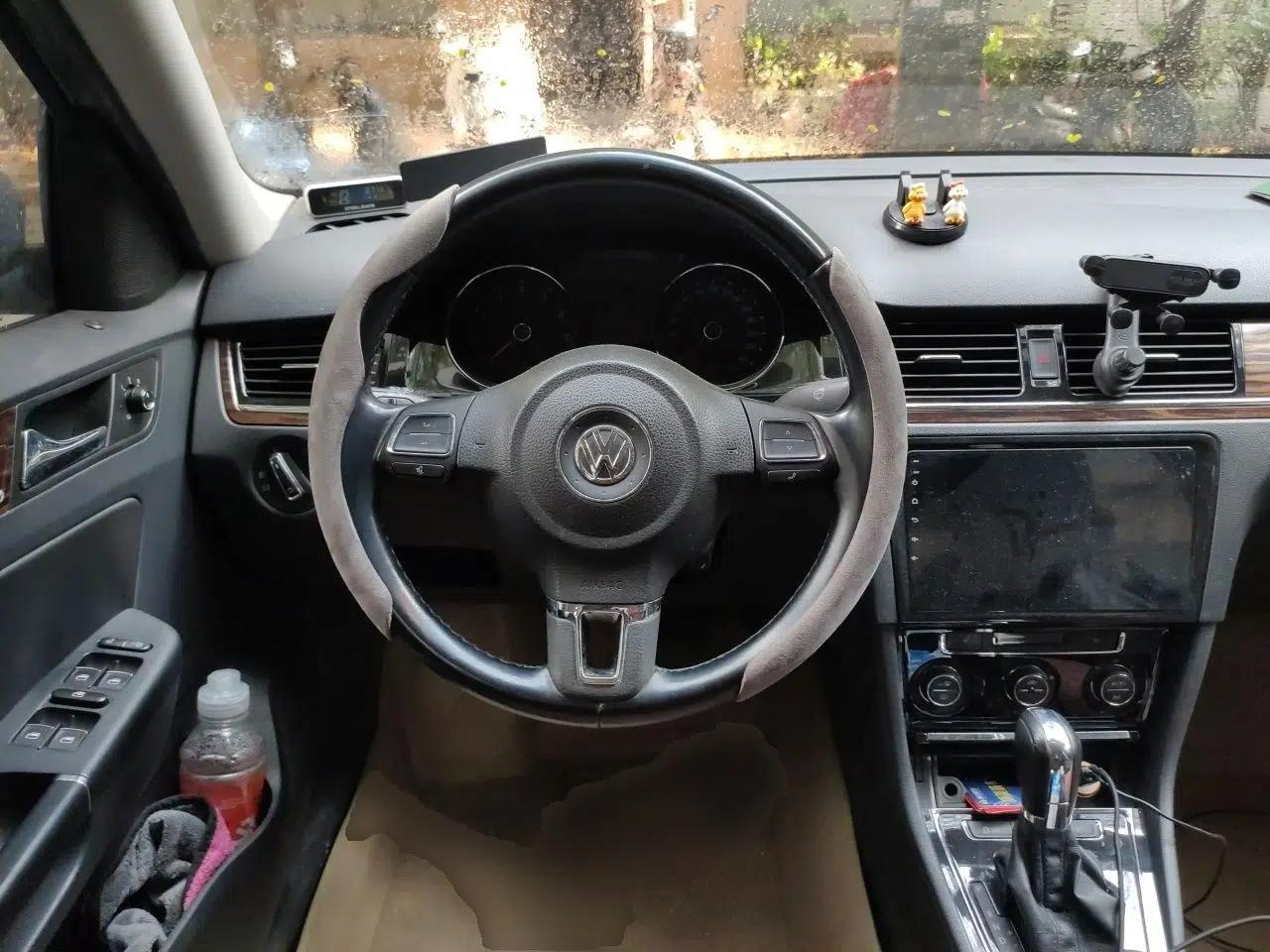 Volkswagen Bora 2013 1.6L Automatic Luxury Model — миниатюра 10