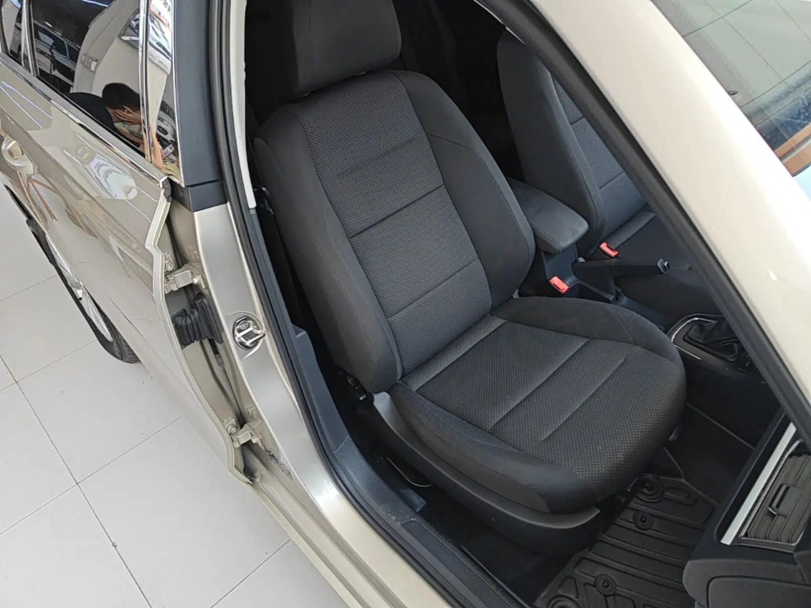 Volkswagen Bora 2018 1.5L Automatic Fashion Model — миниатюра 26