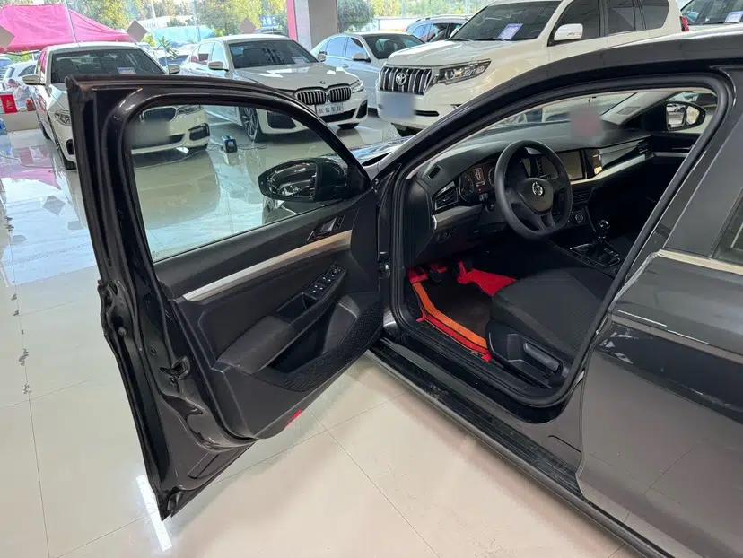 Volkswagen Bora 2020 1.5L Manual Fashion Edition — миниатюра 20