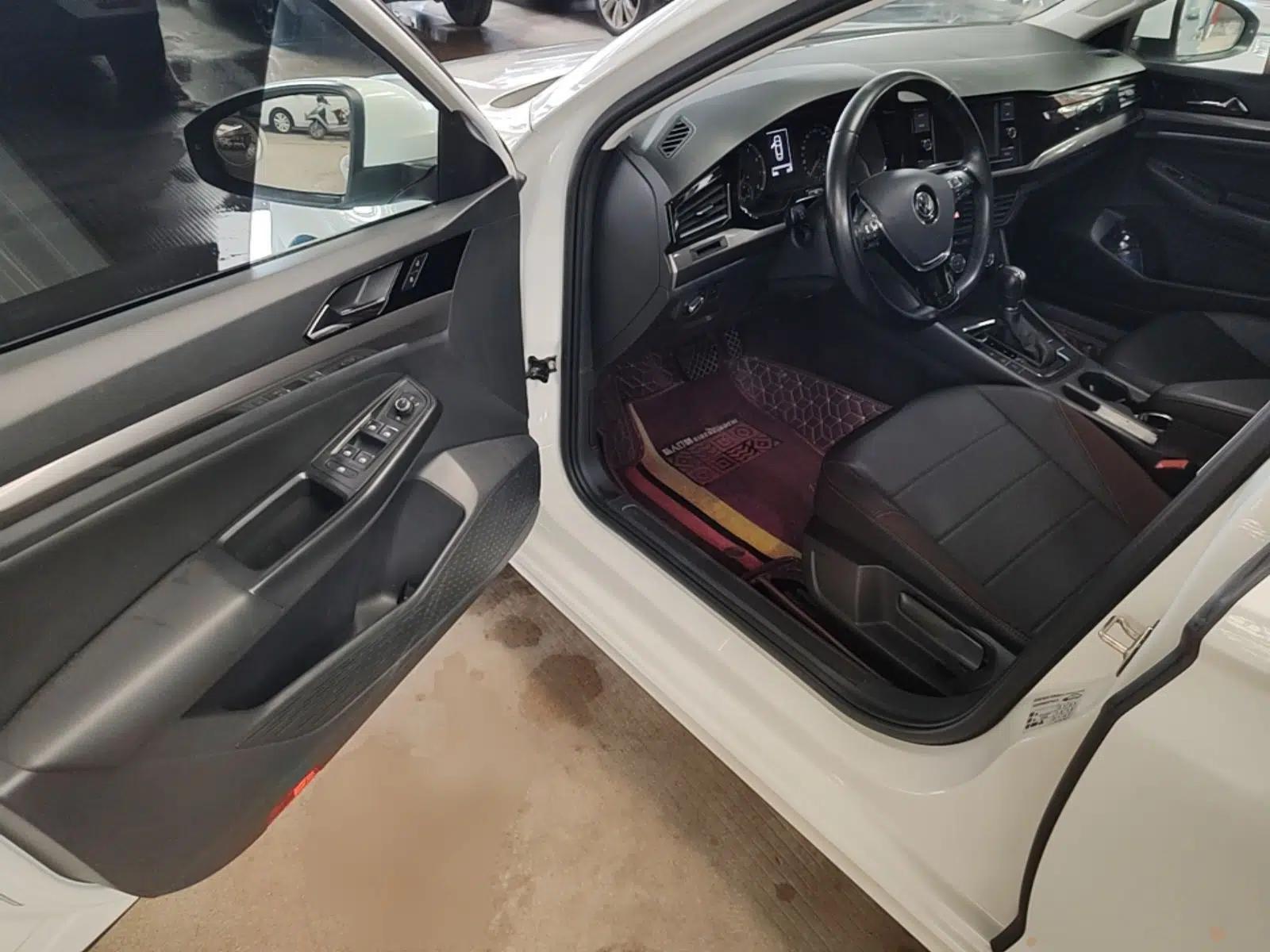 Volkswagen Bora 2020 1.5L Automatic Comfort Model — миниатюра 23