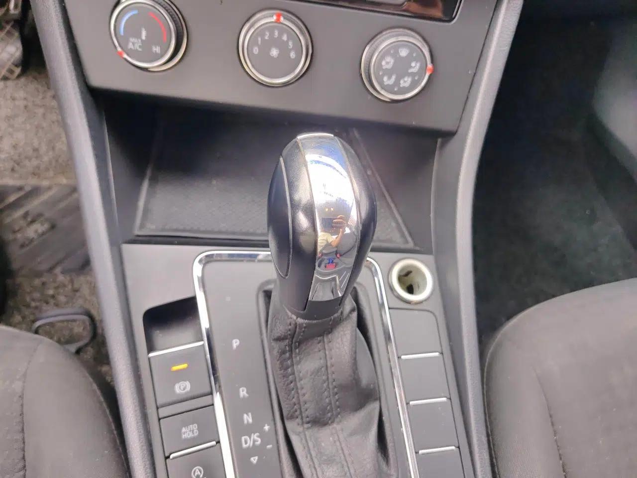 Volkswagen Bora 2021 1.5L Automatic Fashionable Smart Connectivity Version — миниатюра 14