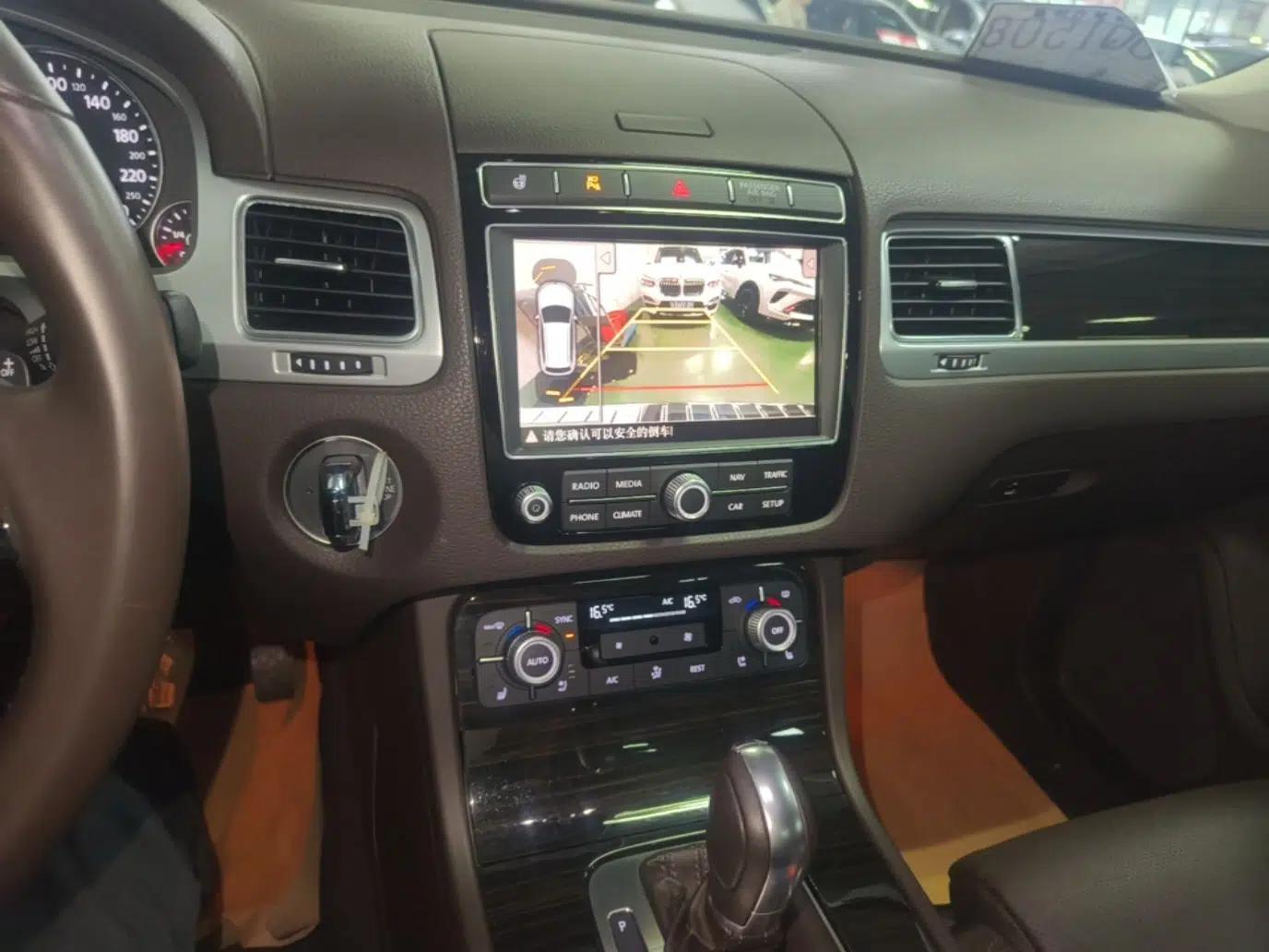 Volkswagen Touareg 2016 3.0 TSI High-End Version — миниатюра 15