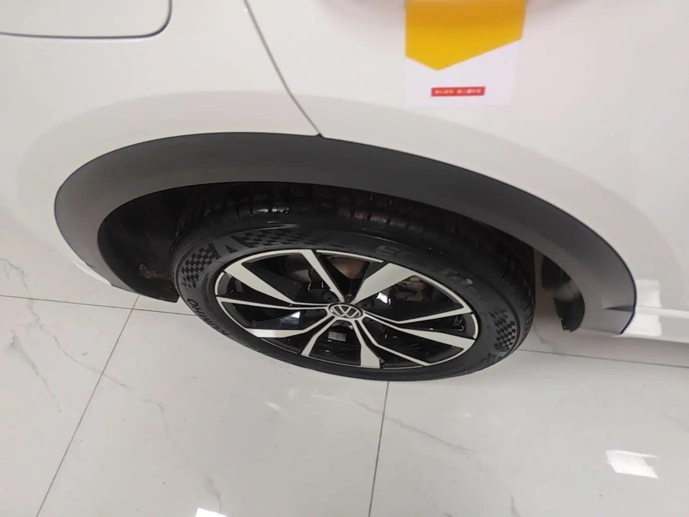 Volkswagen T-ROC 2024 300TSI DSG Two-Wheel-Drive Chen Guang Edition — миниатюра 11