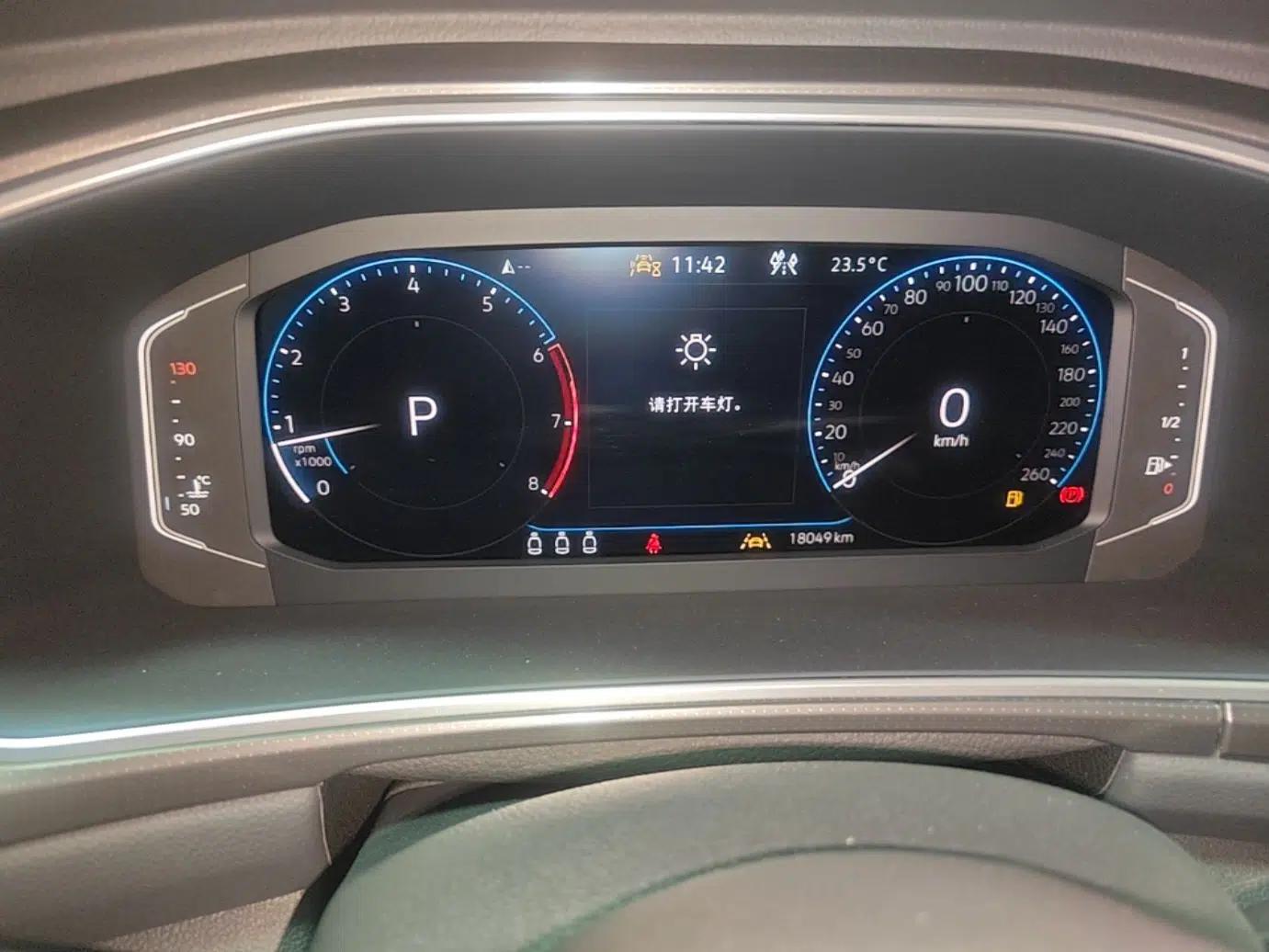 Volkswagen T-ROC 2024 300TSI DSG Two-Wheel-Drive Chen Guang Edition — миниатюра 14