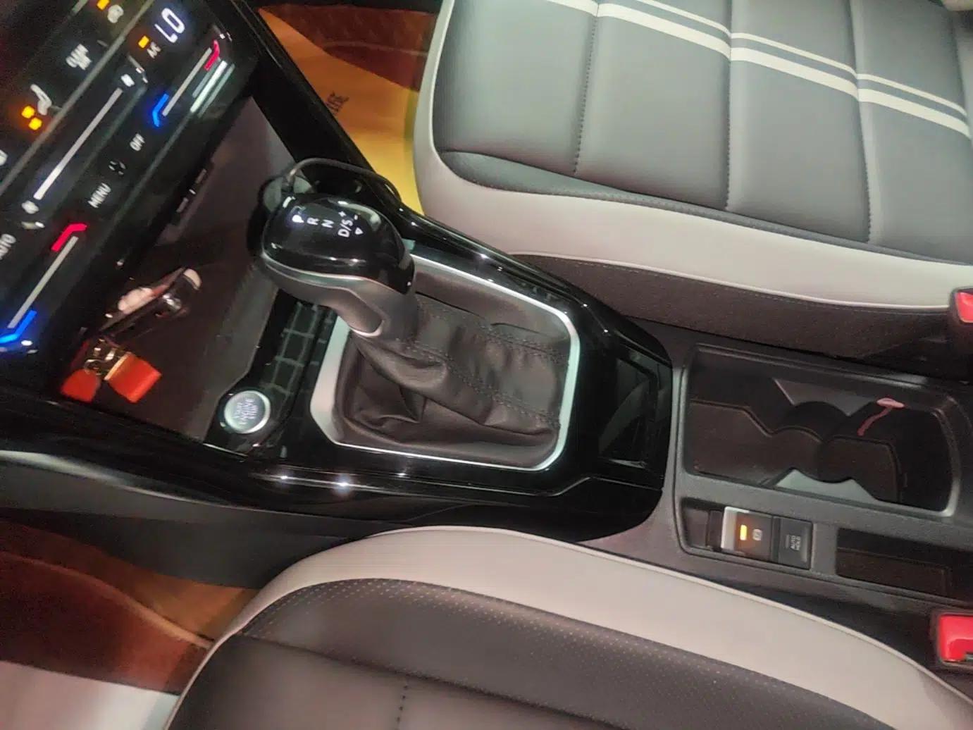 Volkswagen T-ROC 2024 300TSI DSG Two-Wheel-Drive Chen Guang Edition — миниатюра 16