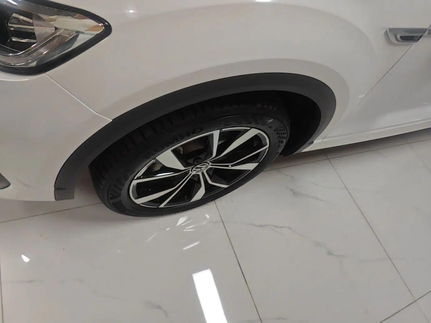 Volkswagen T-ROC 2024 300TSI DSG Two-Wheel-Drive Chen Guang Edition — миниатюра 10