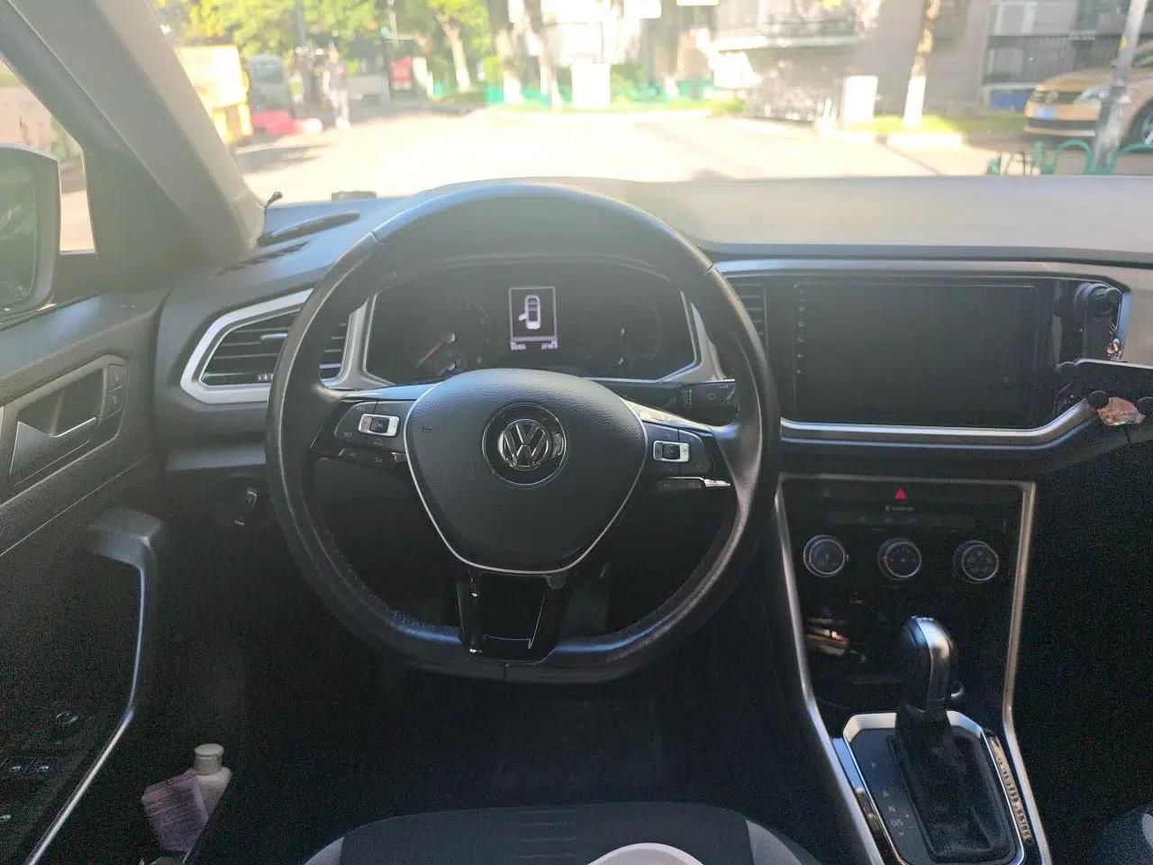 Volkswagen T-ROC 2018 230TSI DSG Two-Wheel Drive Advanced Version China V Standard — миниатюра 10