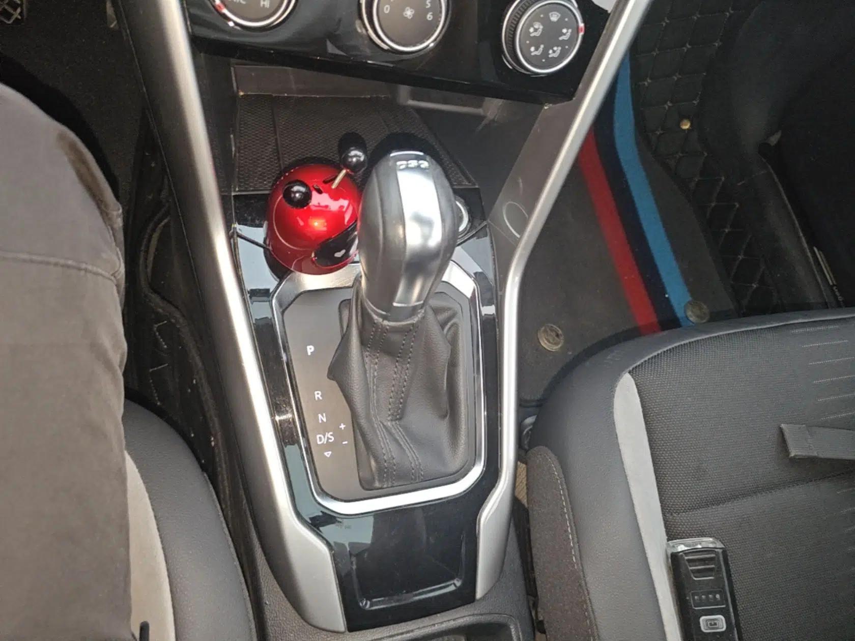Volkswagen T-ROC 2021 280TSI DSG Two-Wheel Drive Elite Connect Edition — миниатюра 16