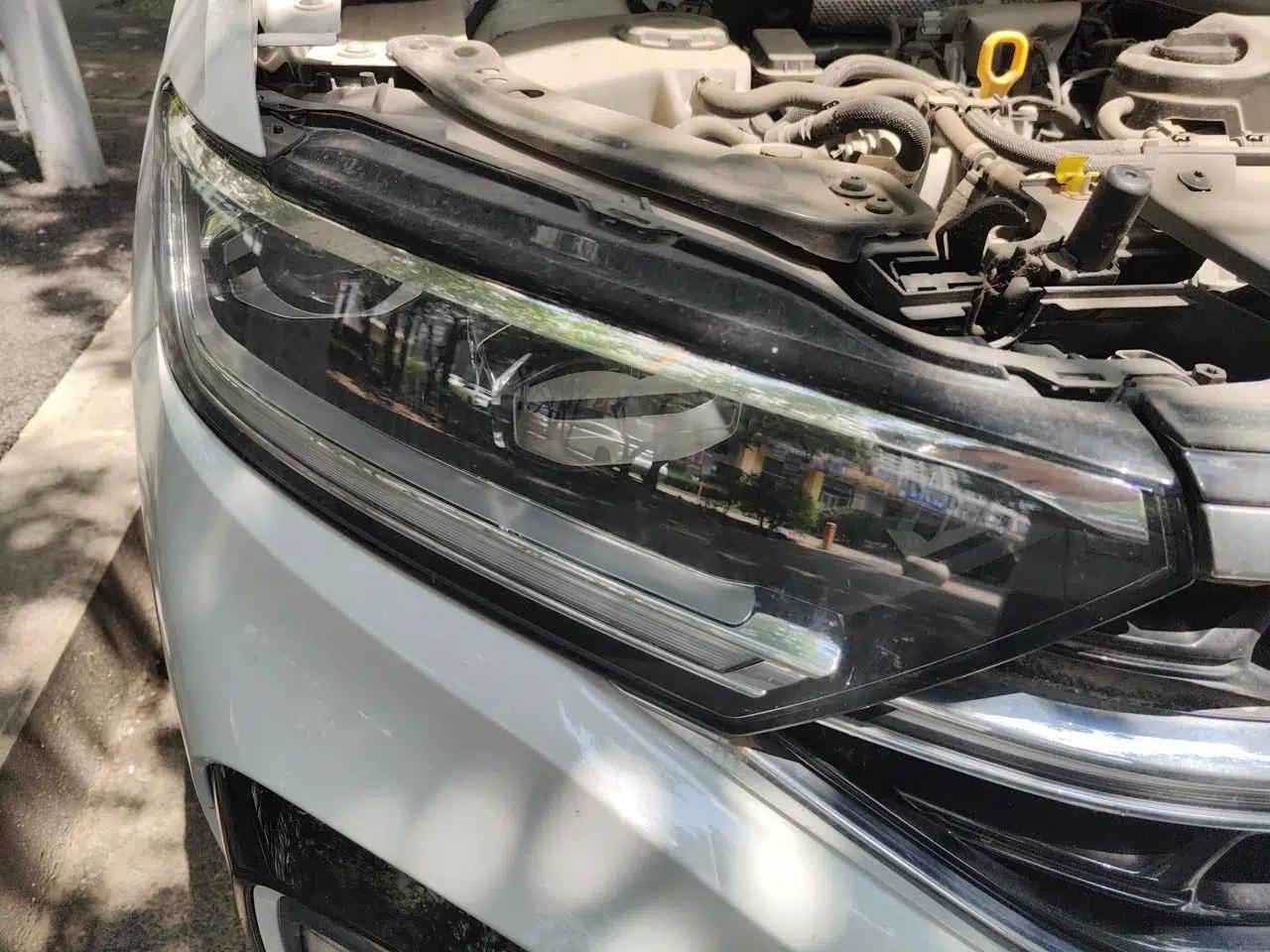 Volkswagen T-ROC 2023 300TSI DSG Two-Wheel-Drive Chen Guang Edition — миниатюра 7