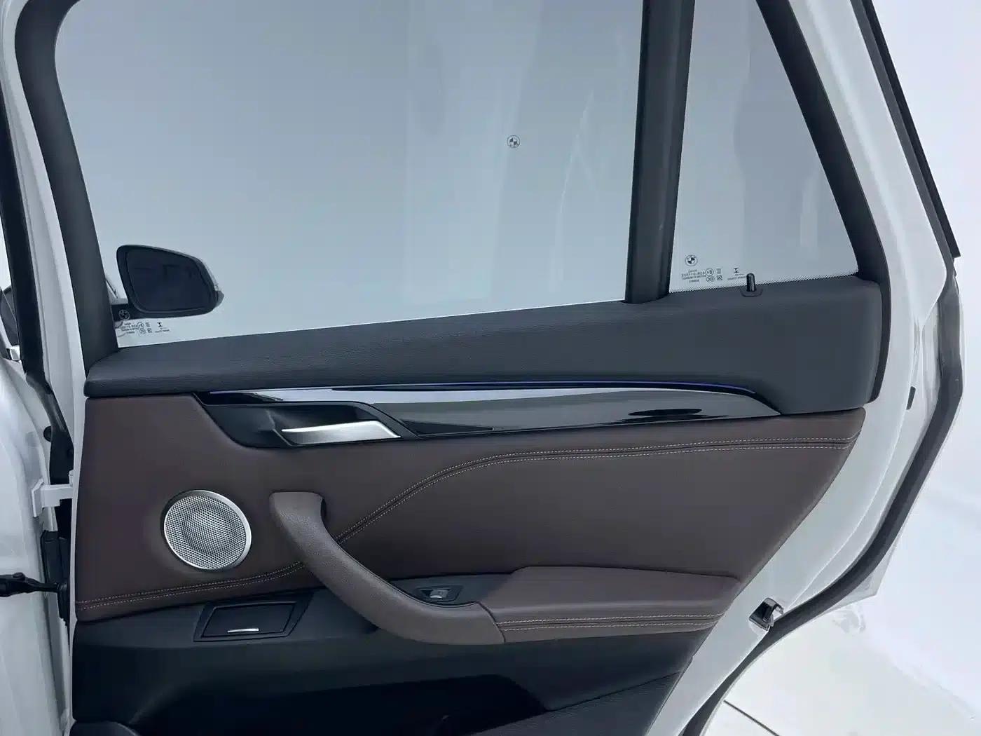 BMW X1 2022 sDrive20Li Premium — миниатюра 31