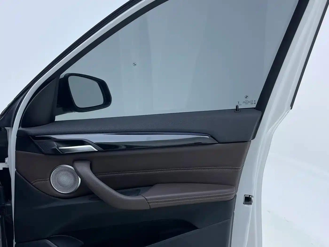 BMW X1 2022 sDrive20Li Premium — миниатюра 32