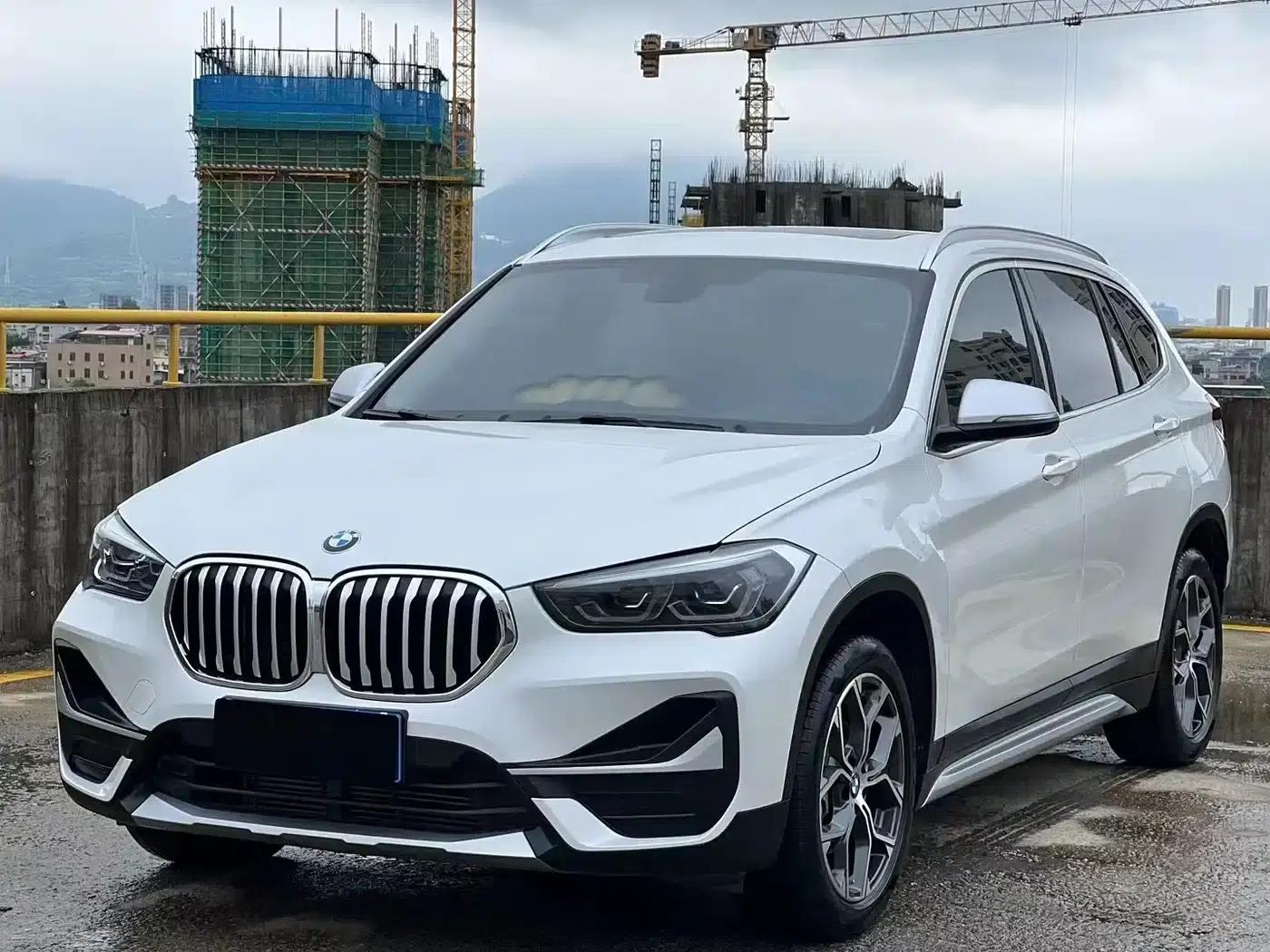 BMW X1 2022 sDrive25Li Leading Edition — миниатюра 1