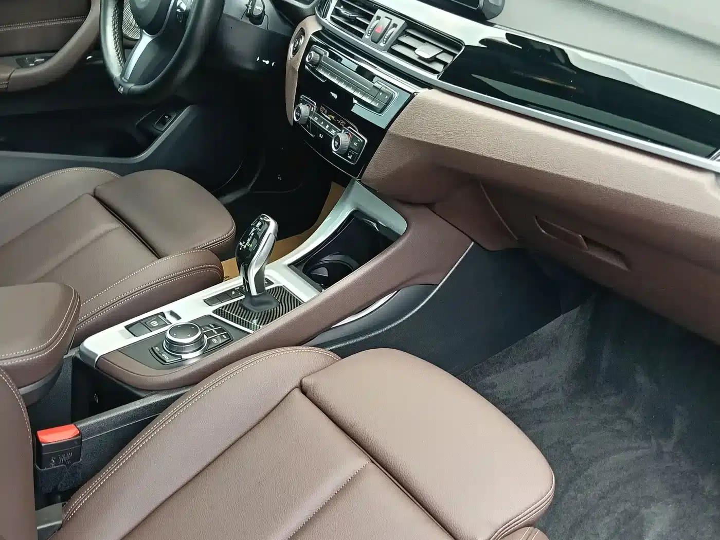 BMW X1 2022 sDrive25Li Leading Edition — миниатюра 10