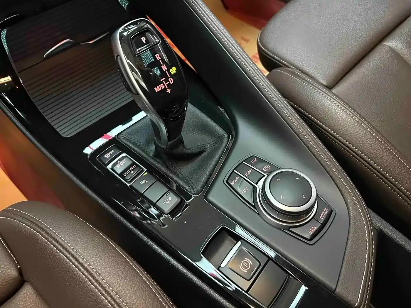 BMW X1 2021 xDrive25Li Premium — миниатюра 10