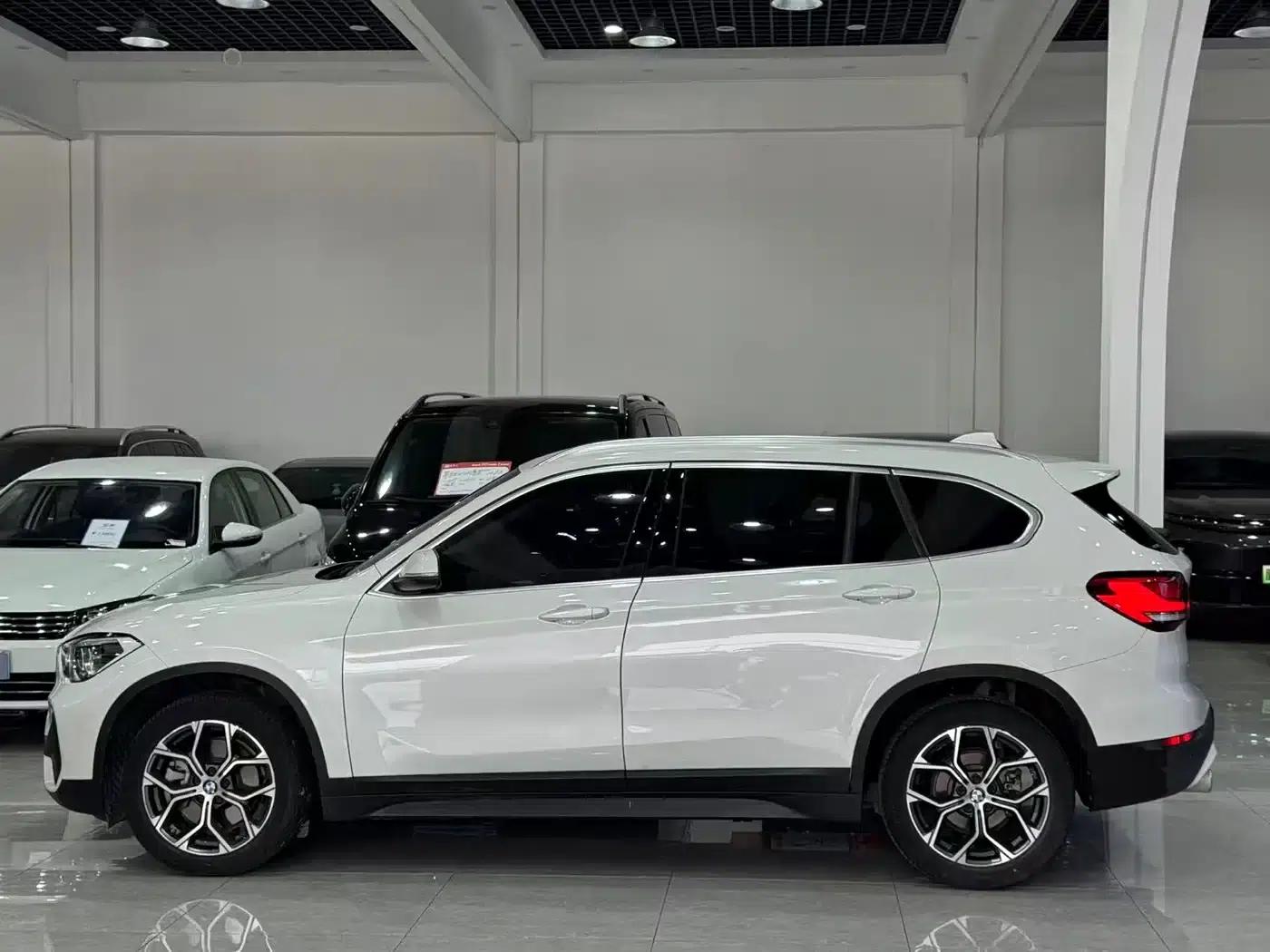 BMW X1 2022 sDrive25Li Leading Edition — миниатюра 3