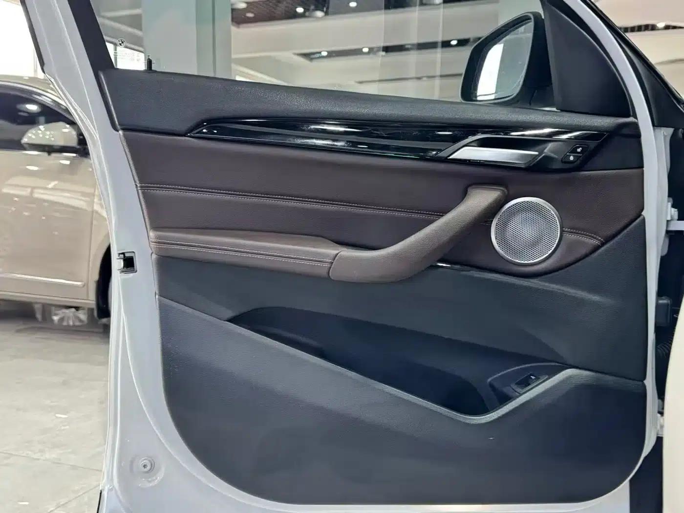 BMW X1 2022 sDrive25Li Leading Edition — миниатюра 8