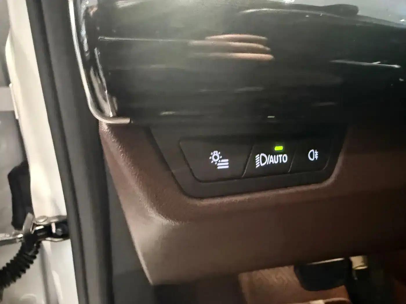 2023 BMW X1 sDrive20Li X Design Package — миниатюра 11