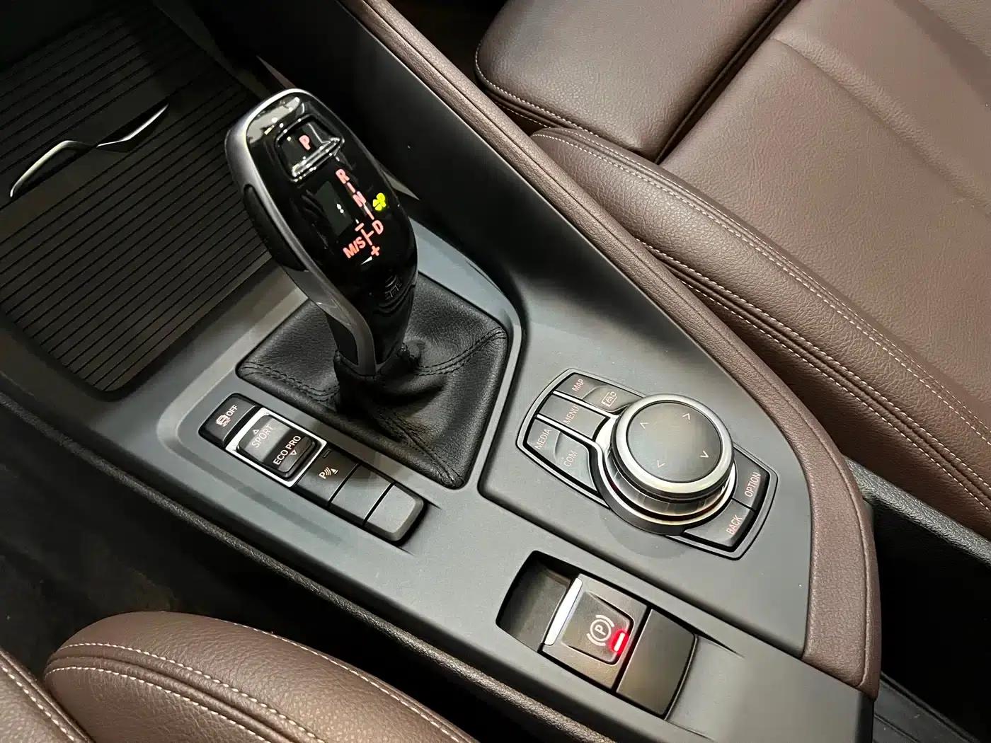 BMW X1 2022 sDrive25Li Leading Edition — миниатюра 12