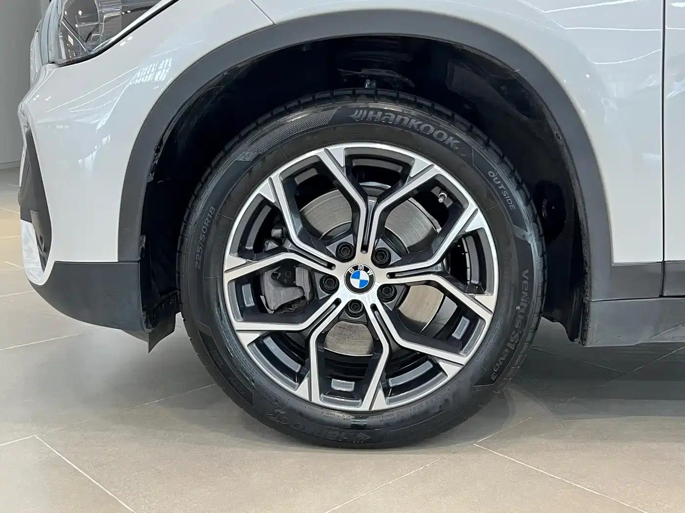 BMW X1 2022 sDrive25Li Leading Edition — миниатюра 17