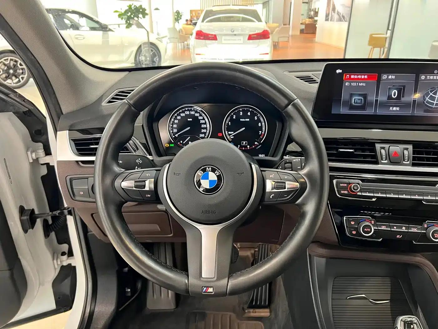 BMW X1 2022 sDrive25Li Leading Edition — миниатюра 9