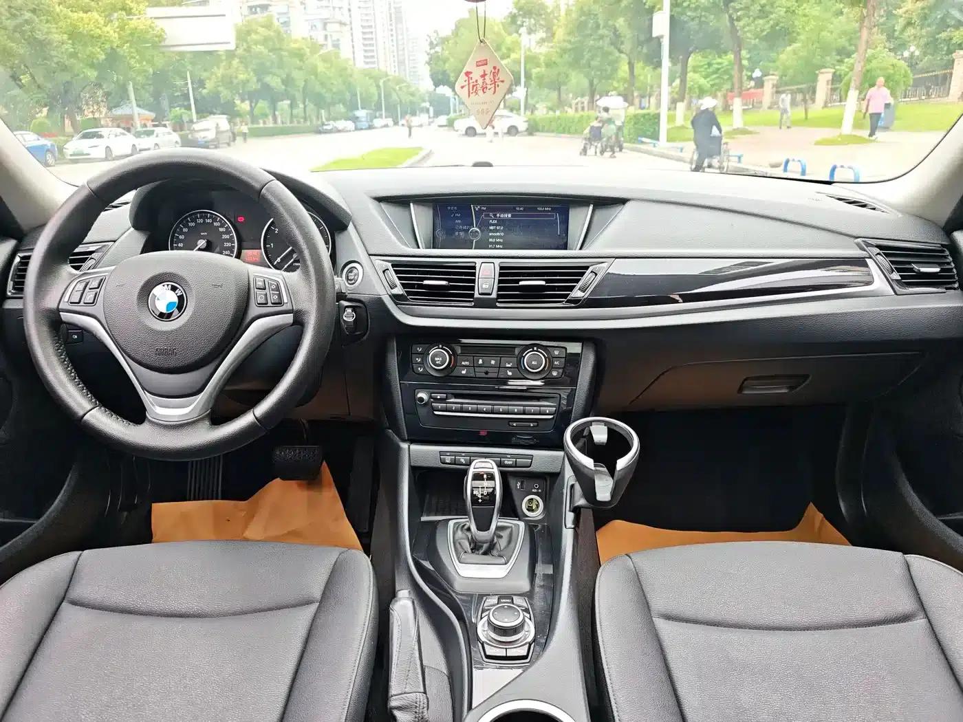BMW X1 2015 sDrive18i Leading Upgrade Edition — миниатюра 17