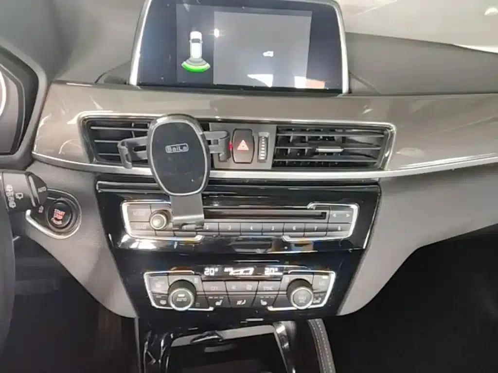 BMW X1 2018 xDrive20Li Premium — миниатюра 13