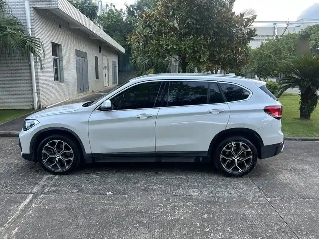 BMW X1 2022 sDrive25Li Leading Edition — миниатюра 4