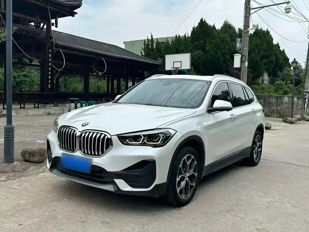 BMW X1 2021 sDrive25Li Leading Edition — миниатюра 3