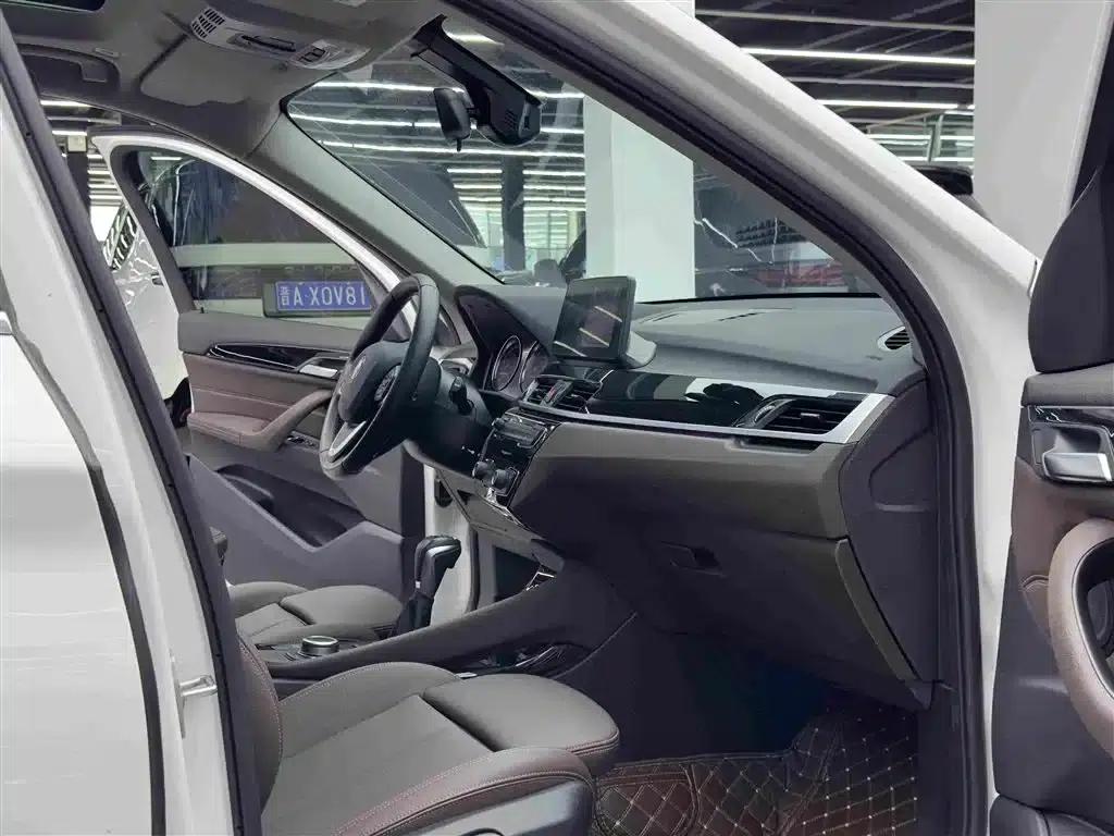 BMW X1 PHEV 2020 xDrive30Le Premium — миниатюра 10