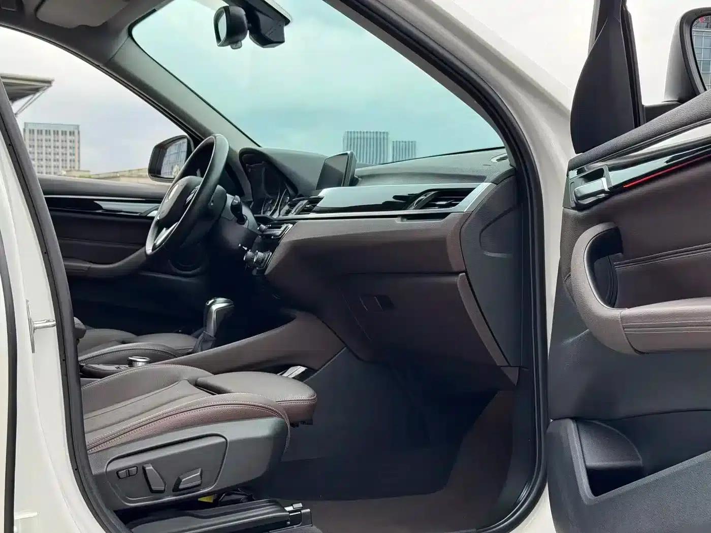 BMW X1 PHEV 2018 xDrive25Le Luxury — миниатюра 14