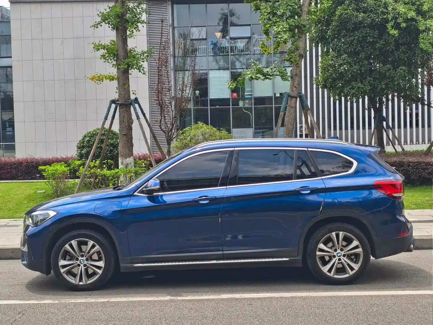 BMW X1 PHEV 2020 xDrive30Le Premium — миниатюра 8