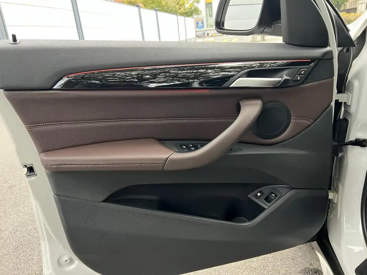 BMW X1 PHEV 2018 xDrive25Le Luxury — миниатюра 13