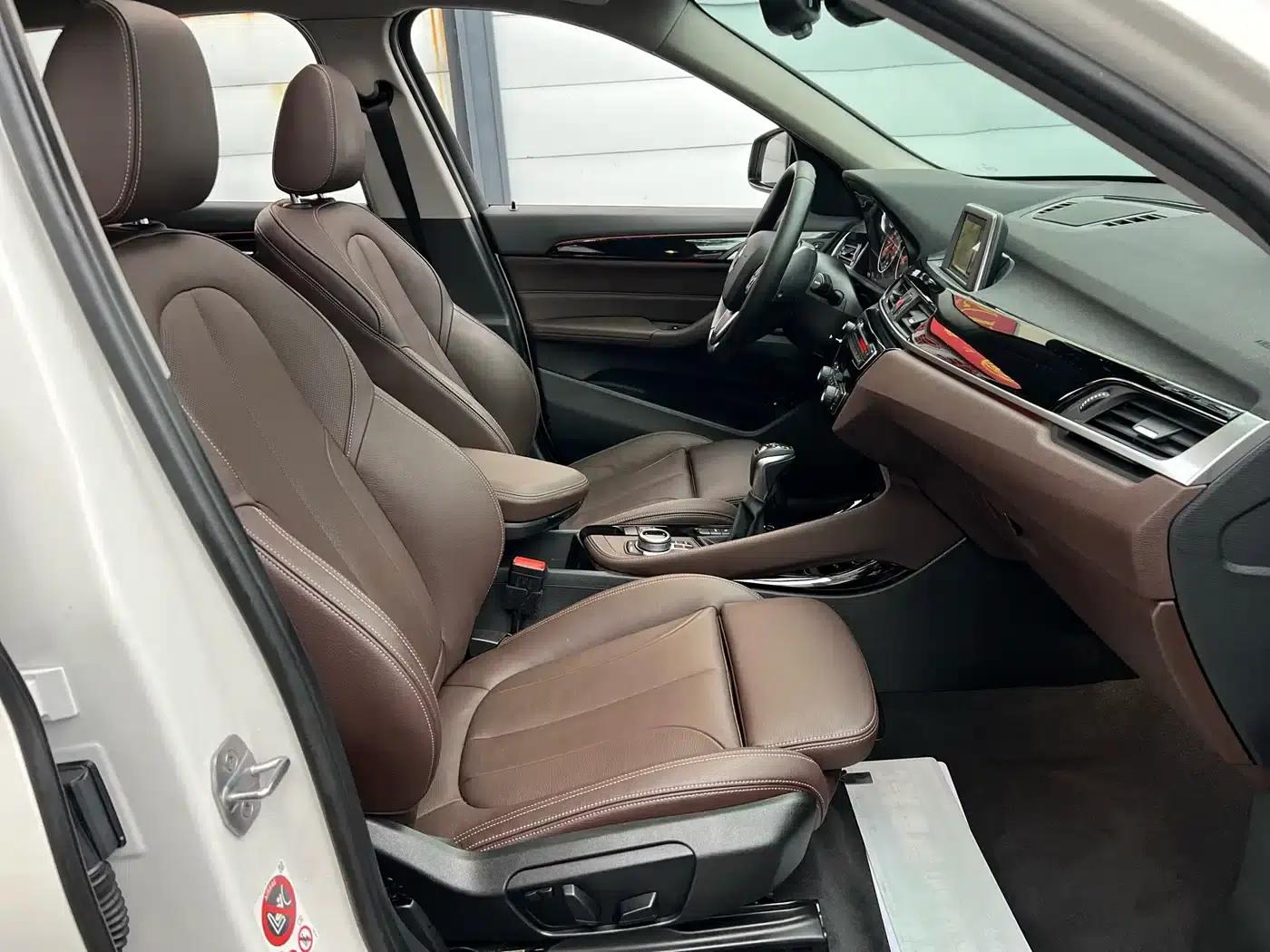BMW X1 PHEV 2018 xDrive25Le Luxury — миниатюра 6