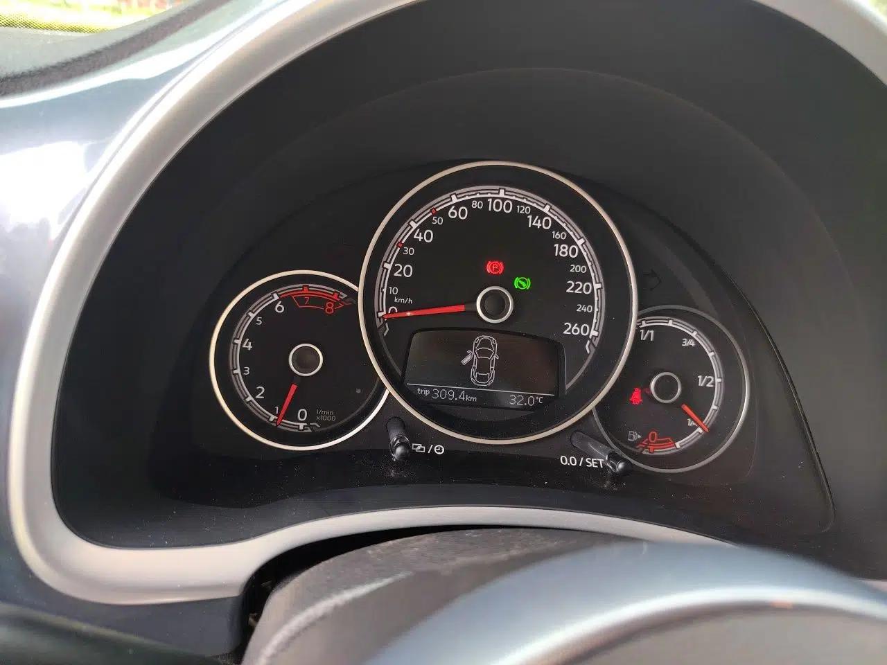 Volkswagen Beetle 2018 180TSI Shangle Model — миниатюра 11