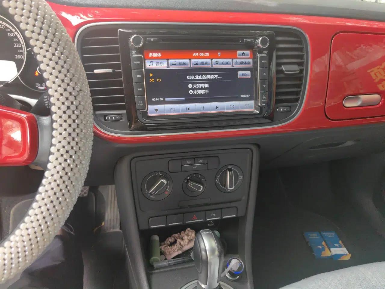 Volkswagen Beetle 2015 180TSI model — миниатюра 13