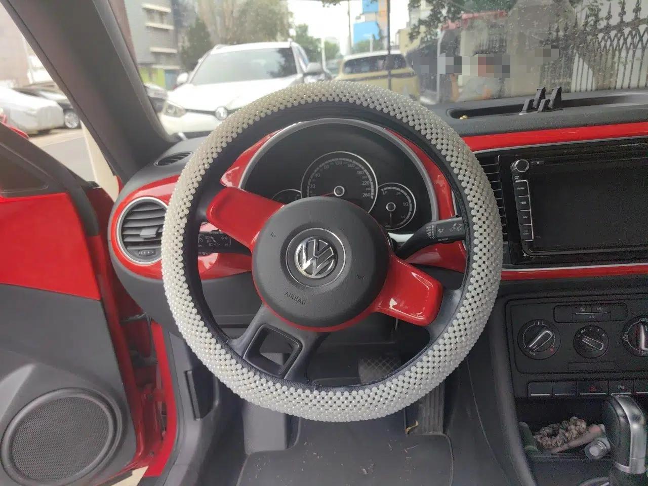 Volkswagen Beetle 2015 180TSI model — миниатюра 10