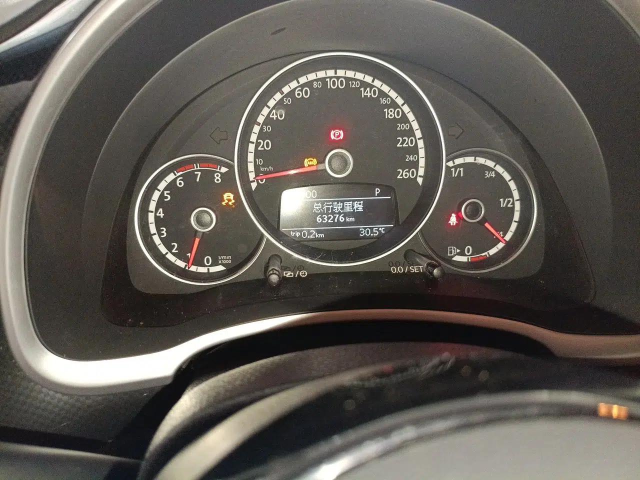 Volkswagen Beetle 2013 1.4TSI Luxury Model — миниатюра 12