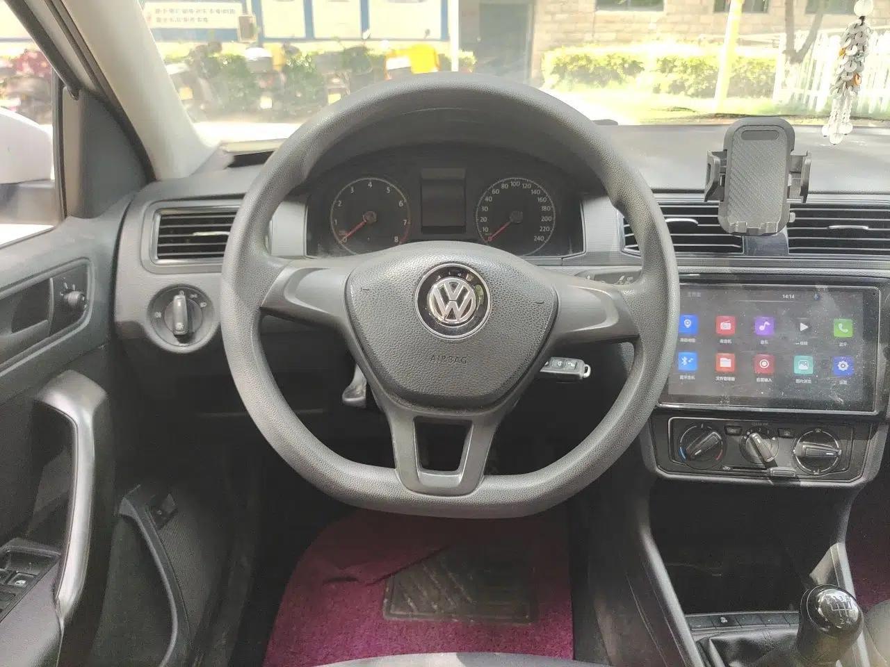 Volkswagen Santana 2018 1.5L Manual Fashion Edition — миниатюра 10