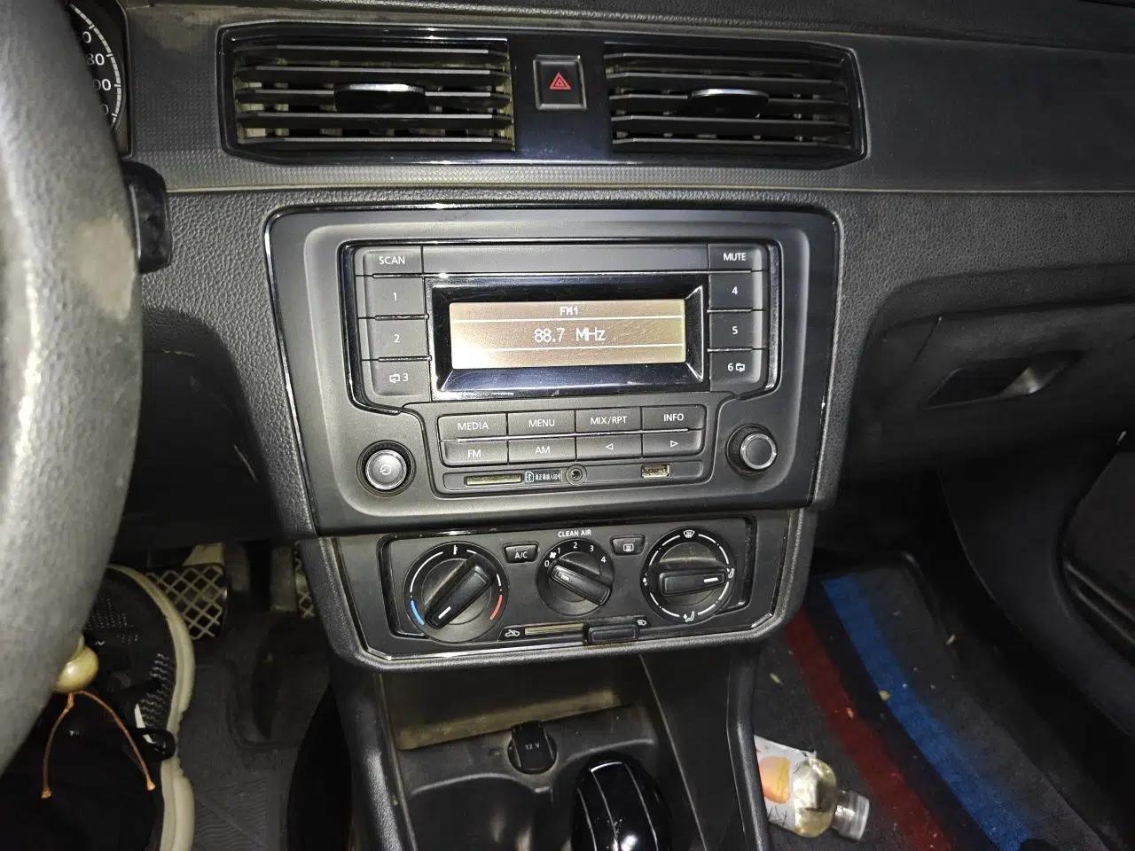 Volkswagen Santana 2019 1.5L Automatic Fashion Edition China VI — миниатюра 13