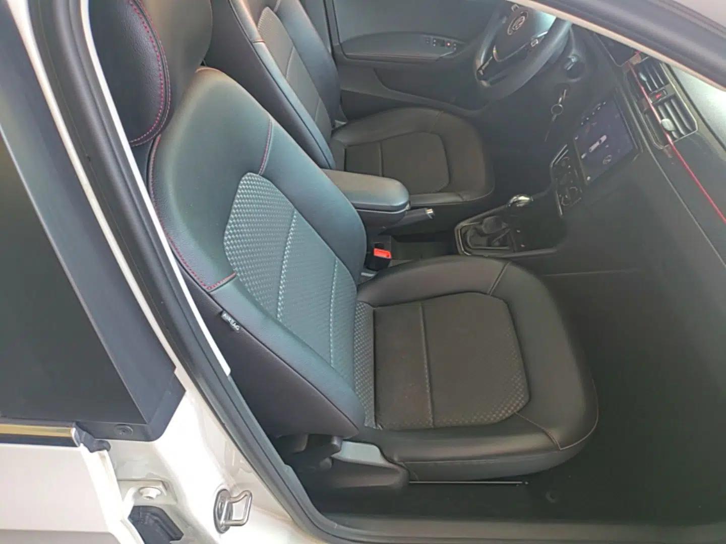 Volkswagen Santana 2019 Haval H6 1.5L Automatic Comfort Edition China VI Standard — миниатюра 19
