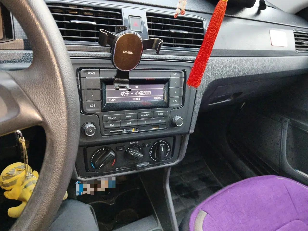 Volkswagen Santana 2016 1.4L Manual Fashion Edition — миниатюра 10
