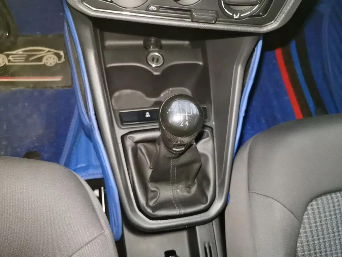 Volkswagen Santana 2018 1.5L Manual Fashion Edition — миниатюра 16